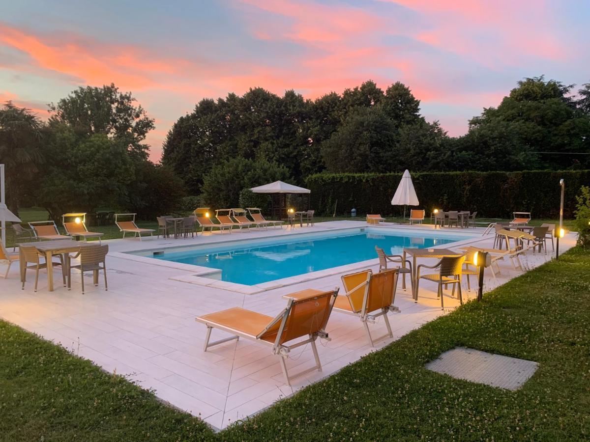 Hotel Le Ville Modena Buitenkant foto