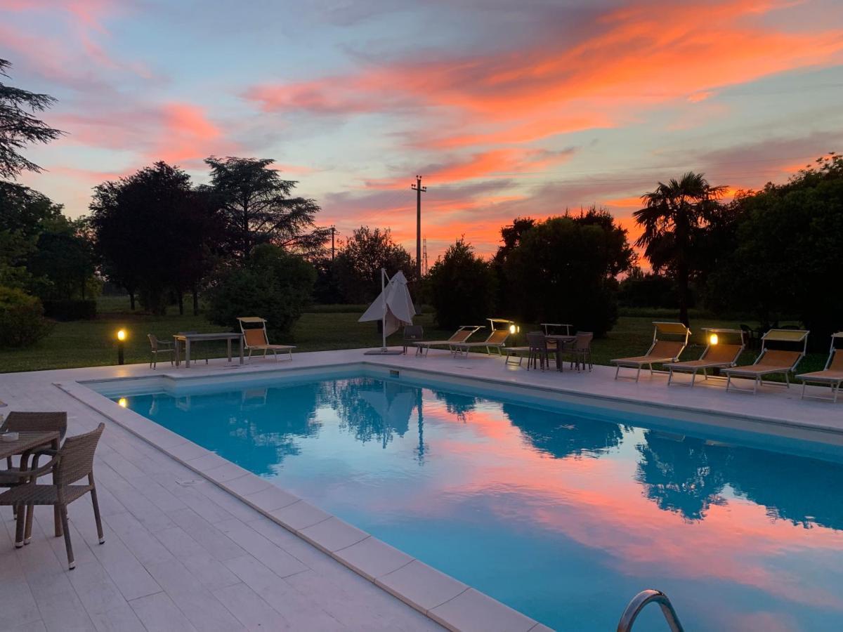 Hotel Le Ville Modena Buitenkant foto