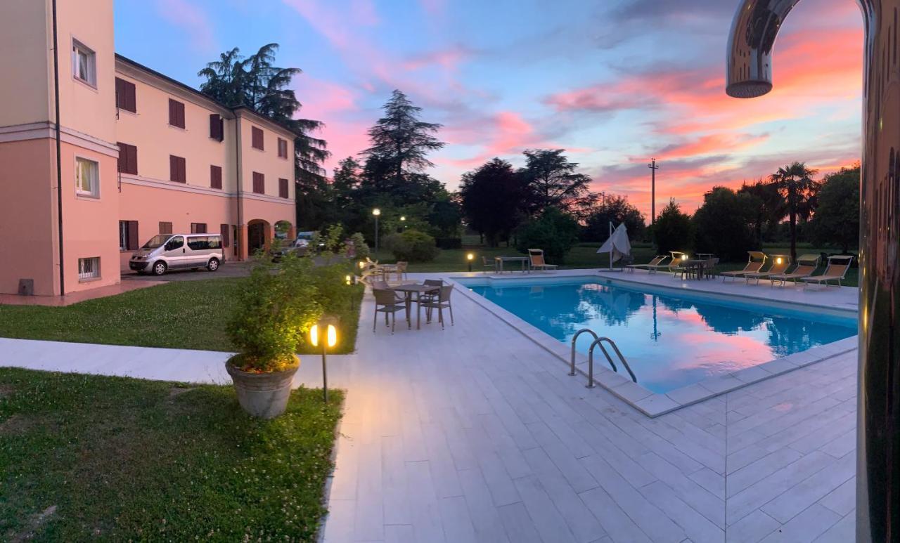 Hotel Le Ville Modena Buitenkant foto