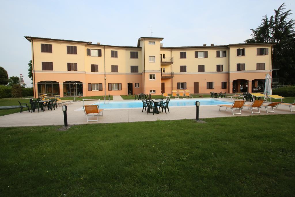 Hotel Le Ville Modena Buitenkant foto