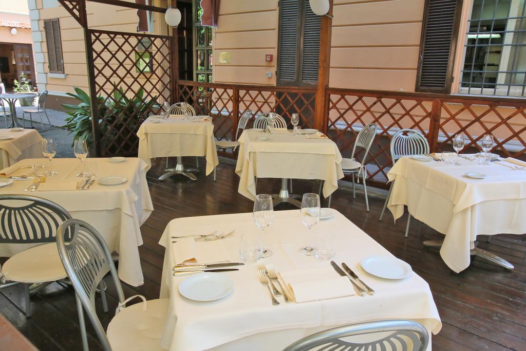 Hotel Le Ville Modena Buitenkant foto