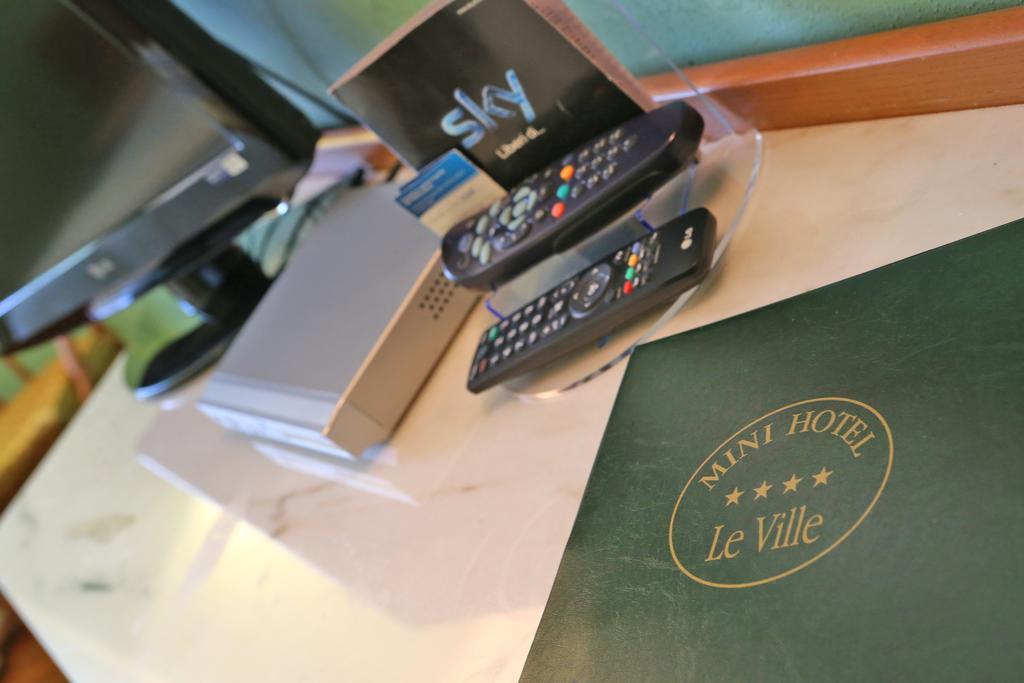 Hotel Le Ville Modena Kamer foto