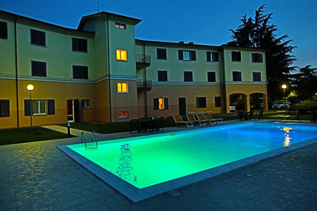 Hotel Le Ville Modena Buitenkant foto