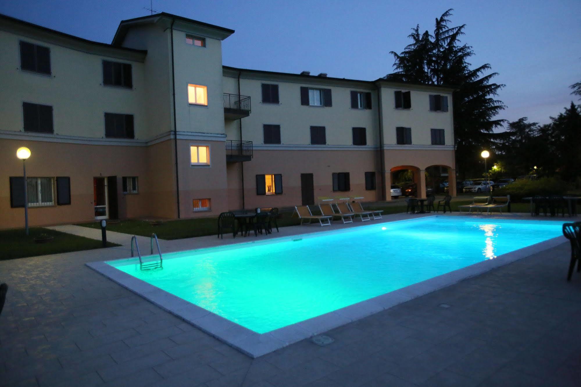 Hotel Le Ville Modena Buitenkant foto