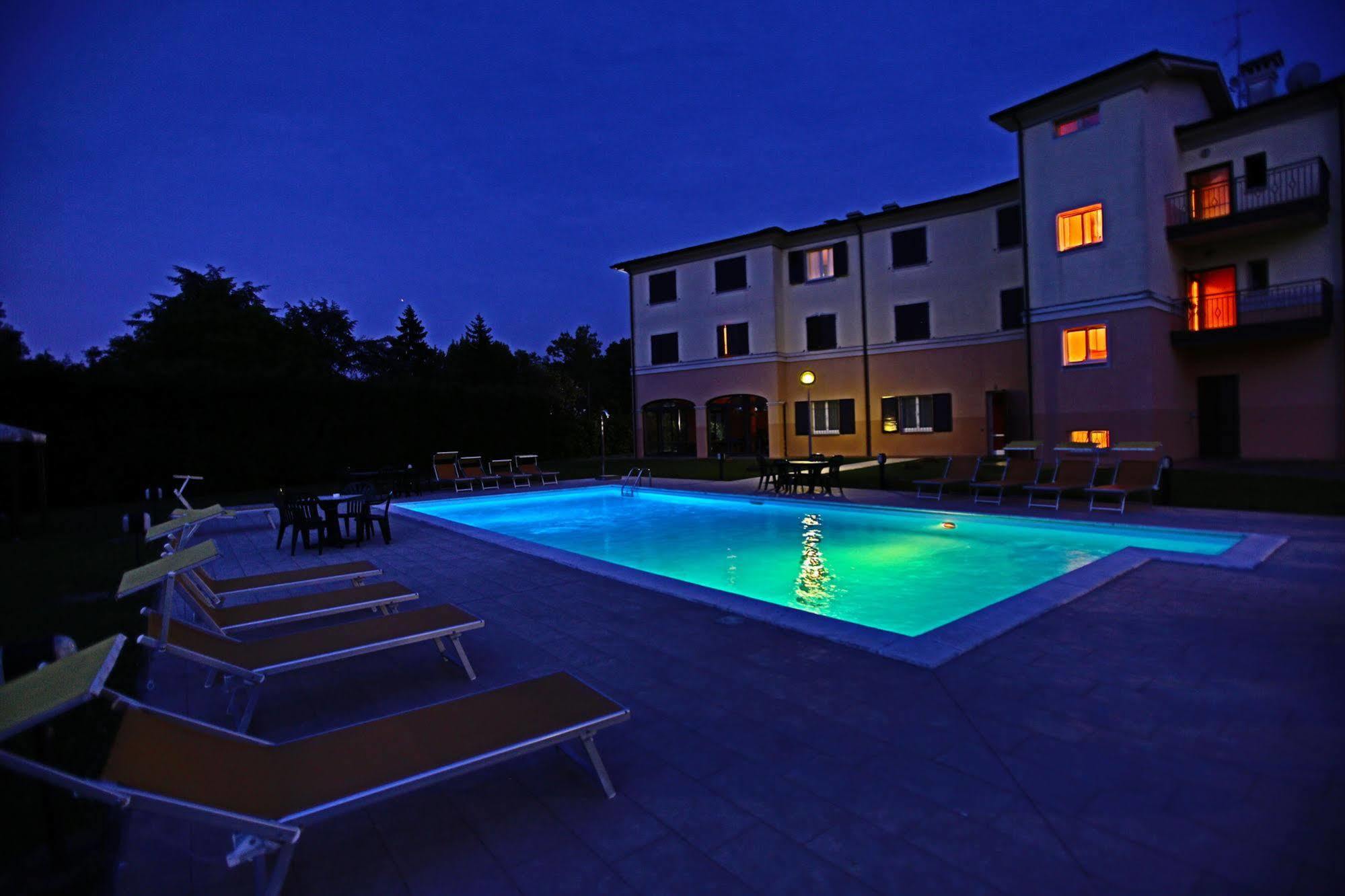 Hotel Le Ville Modena Buitenkant foto